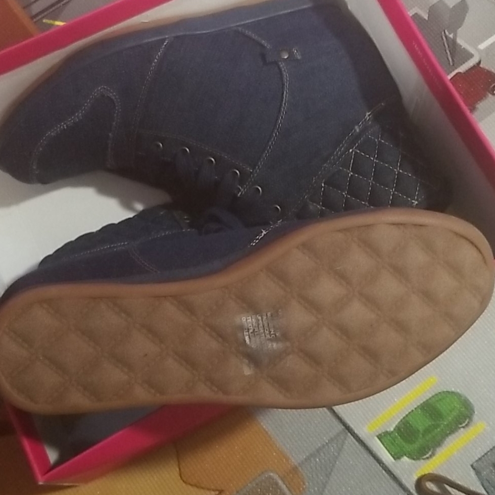Shoes - Picture 2 of 2